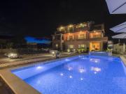 Exquisite Villa with Private bubble bath in Greba tica