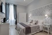 Charme & Chic Luxury