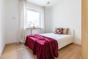 Modern 4 Bedroom Apartment up to 8 guests airconditioning parking