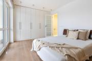 Modern 4 Bedroom Apartment up to 8 guests airconditioning parking