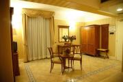 Top San Leone