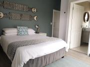 The Waterfront Cottage F12