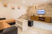 Holiday Home Giovanni Vabriga with private Jacuzzi