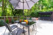Beachfront Apartment Haga with Free Parking by Noclegi Renters