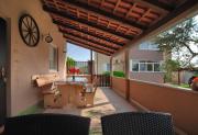 Apartment and Holiday Home Mladenka