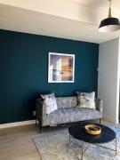 CENTRAL CAPE TOWN, STUNNING DESIGNER APARTMENT