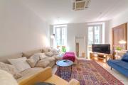 Lovely large familial apartment in central Nice, ten minutes walk to the beach!