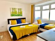 3 Bedrooms, 3 Baths, Spacious Lounge, Full Kitchen, Garden, Ground Floor, Free Parking