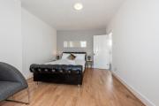 Spacious 2 Bed Apartment - 2 Mins from Luton Train St & 10 Mins London Luton Airport