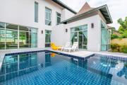 AnB-Glass House pool villa-3BR close to Jomtien beach