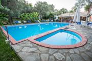 Camping & Rooms Kariotes