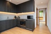 Self-check-in spacious 1 bedroom apartment with free parking
