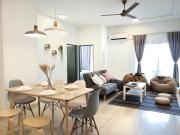 Subang City Residence, Spacious Home with Balcony, Walking Distance to Summit, 5min to Sunway