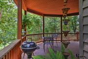Cozy Scottsville Cottage with River Views and Gazebo!