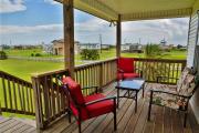 Beach Access! Group-Friendly Galveston Retreat