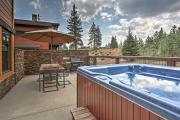 Updated Spacious Truckee Home Hot Tub and BBQ Patio