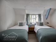 Top Burton Bradstock