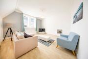 Clifton Spacious 3 Bed Apt & Parking - Simplycheckin