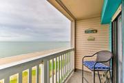 Corpus Christi Beachfront Condo with Pool Access!