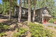 North Lake Tahoe Cabin 4 Mi to the Beach!