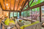 Screened Porch and 3 Decks Beech Mountain Cabin