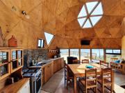 Domos Curiñanco vista al mar