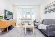 Bonnington Gardens - 1 bed open plan basement flat