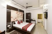 The Leef Inn 500ms from Nakki Lake
