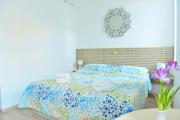 En-suite Iris on Rokova Street - 5 min Walk to the Old Town of Split