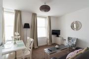 Elegant 2 Bedroom Apartment Near Stadium & Centre!
