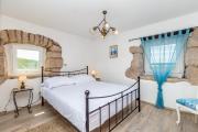 Top Cres