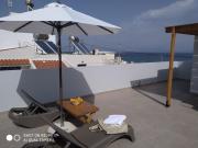 Fotakis Home - Comfortable newbuilt 2 Bedroom Home, 20 meters from the sea
