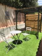 Studio indépendant près cap canaille avec terrasse