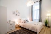 Comfy, renewed 3 bedroom apt in center Comfy, renewed 3 bedroom apt in center