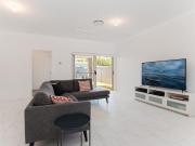 5 Bent Street huge house with Foxtel and Aircon