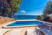 Beachfront Casa Ahoi with 2 bedrooms, heated pool, amazing sea views