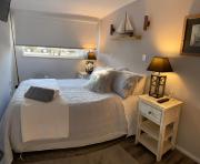 Swamp Fox luxury 2BR Dutch Barge