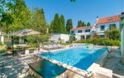 Amazing home in Kastel Luksic with Jacuzzi WiFi and Outdoor swimming pool