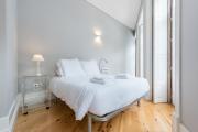 LovelyStay - Porto Windows with AC by central station