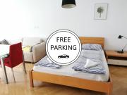 City centre studio with a balcony and free parking