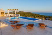 Villa Zlatno Sunce in the hills near Trogir