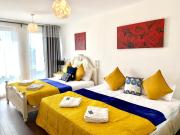 2-Bedrooms Modern Apartment next to Velodrome, Lounge, Balcony, Parking, ABBA