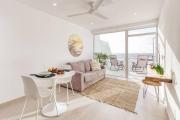 Beachfront Apt with Open Terrace in Las Canteras