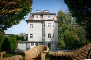 Family Wellhouse Green Garden direct in Salzburg, sunny big garden, up to 16 pax, bikes for free, BBQ, sunbeds, parking for free, 15 min sound of music