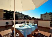 Casa con grande terrazza, AC, wifi, posto auto e vicino al mare