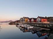 Seafront new cabin in Lofoten