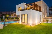 Luxury Beachfront Villa Trogir 2 with private pool, jacuzzi and gym at the beach on Ciovo - Okrug Gornji