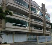 EXCELENTE APTO NA QUADRA DA PRAIA