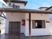 Linda Casa, 3 quartos, acomoda 10 pessoas, há 1,5 km da praia da Enseada