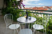 Apartments Leut 80m from the Sea